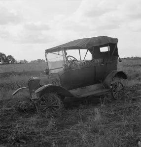 American Countryside Photos Prints: The end of the Model T'abandoned