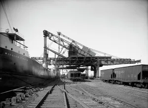 US Railroad History Prints: Hulett machine unloading ore, Buffalo, N.Y. c1908. Creator: Unknown