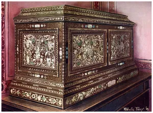 Inlaid jewel casket of walnut wood with panelled front, sides and top, 1910.Artist: Edwin Foley Inlaid jewel casket of walnut wood with panelled front, sides and top, 1910.Artist: Edwin Foley
