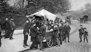 Italian ice cream or hoky seller, London, early 1900s, (1926-1927). Artist: Taylor Italian ice cream or hoky seller, London, early 1900s, (1926-1927). Artist: Taylor