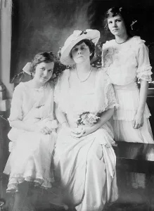 American Family Portraits Prints: Mrs. George Barnett, between c1910 and c1915. Creator: Bain News Service