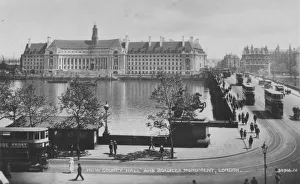River Thames Images Prints: New County Hall and Boadicea Monument, London, c1925