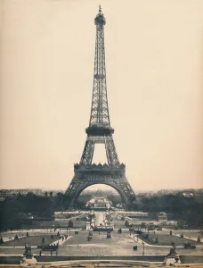Paris City Landmarks Prints: Paris. - La Tour Eiffel. - LL, c1910. Creator: Unknown