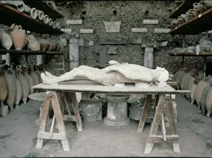 Plaster reproduction of an inhabitant of Pompeii died during the eruption of Vesuvius Plaster reproduction of an inhabitant of Pompeii died during the eruption of Vesuvius
