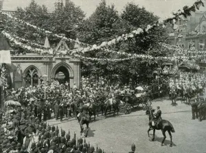The Queens Visit To Her Birthplace: The Scene Outside St The Queens Visit To Her Birthplace: The Scene Outside St