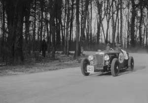 Prints of MG Magnette K3 1086S cc. Event Entry No: 21, Driver: R.T. Horton. Place: Coppice corner. Donington Park Race Meeting. Date: 25.3.33 Leicestershire Prints: 1933 MG Magnette K3 Print: Coppice Corner, Donington Park