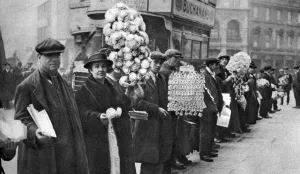 Street hawkers selling football favours in Walham Green, London, 1926-1927 Street hawkers selling football favours in Walham Green, London, 1926-1927