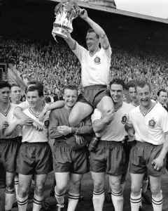 Vintage football/nat lofthouse bolton wanderers team fa cup 1958 Vintage football/nat lofthouse bolton wanderers team fa cup 1958