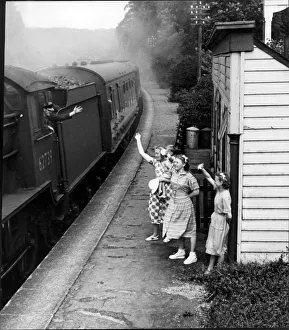 <b class=qtipBold><figcaption>Waving to the train</figcaption></b><br>Holiday makers staying at Castle Howard railway station, Yorkshire wave to a passing express train as it goes through the station 1950<br><em>© The Northcliffe Collection/ Associated Newspapers Limited</em> Waving to the train