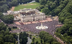 31 Aircraft mark The QueenOs 90th Birthday with flypast 31 Aircraft mark The QueenOs 90th Birthday with flypast