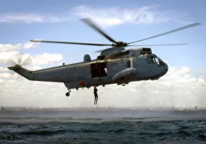 Images Dated 4th December 2007: Submarine Parachute Assistance Group (SPAG) insertion 04 / 12 / 2007