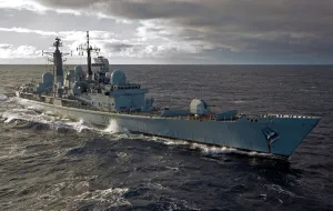 Type 42 destroyer HMS Edinburgh on her way from Fitzroy to Stanley in the Falkland Type 42 destroyer HMS Edinburgh on her way from Fitzroy to Stanley in the Falkland