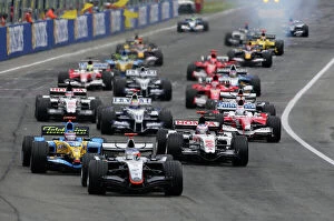 Images Dated 24th April 2005: 2005 San Marino Grand Prix - Sunday Race