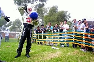 Images Dated 5th March 2001: Australian GP: Jacques Villeneuve walks away from his car after a huge accident with Ralf Schumacher