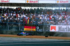 Images Dated 25th March 2000: Salo, Qualifying, crash