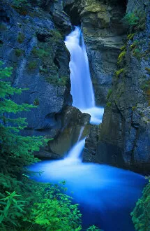 Images Dated 29th August 2002: A Beautiful Waterfall, Johnston Canyon, Banff, Alberta, Canada