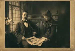 The cabinet card was a style of photograph which was widely used for photographic portraiture after 1870 The cabinet card was a style of photograph which was widely used for photographic portraiture after 1870