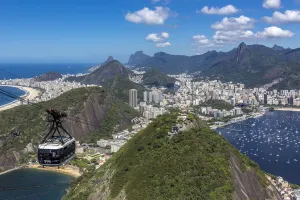 Cablecar ascending Sugarloaf Mountain (Pao de Acucar), Rio de Janeiro, Brazil Cablecar ascending Sugarloaf Mountain (Pao de Acucar), Rio de Janeiro, Brazil