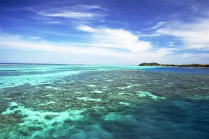Fiji, View from ocean to Mana Island; Mamanuca Islands Fiji, View from ocean to Mana Island; Mamanuca Islands