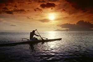 French Polynesia, Tahiti, Papeete, Native Man Kayaking In Warm Sunset A56E French Polynesia, Tahiti, Papeete, Native Man Kayaking In Warm Sunset A56E