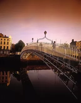 Images Dated 2nd March 2007: Ha penny Bridge, River Liffey, Dublin, Co Dublin, Ireland