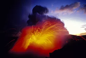 Images Dated 9th October 2001: Hawaii, Big Island, Hawaii Volcanoes National Park, Lava Explosion Entering Ocean Smoke Cloud