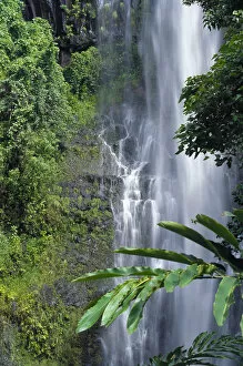 Images Dated 9th October 2001: Hawaii, Maui, Wailea Falls, Action Water Flow, Greenery Side Angle