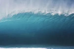 Hawaii, Oahu, North Shore, Pipeline Wave Breaking Hawaii, Oahu, North Shore, Pipeline Wave Breaking