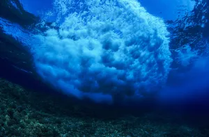 Hawaii, Underwater View Of Wave Breaking Over Shallow Coral Reef, Circular Shape Hawaii, Underwater View Of Wave Breaking Over Shallow Coral Reef, Circular Shape