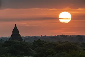 Pagoda at dawn sunrise on the plain of Bagan, Myanmar (Burma) Pagoda at dawn sunrise on the plain of Bagan, Myanmar (Burma)