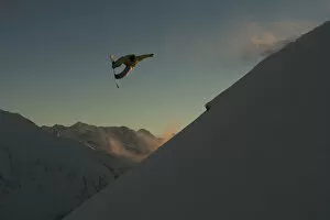 Images Dated 28th November 2007: Professional Snowboarder, Frederik Kalbermatten, Extreme Snowboarding At Sunset, Arlberg, Austria