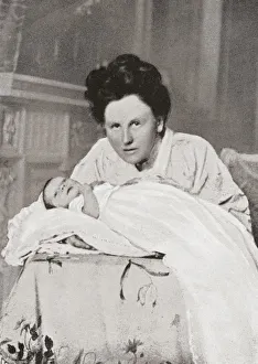 Wilhelmina Of The Netherlands With Her Newly Born Daughter Princess Juliana Wilhelmina Of The Netherlands With Her Newly Born Daughter Princess Juliana