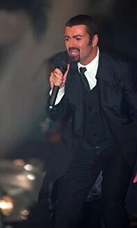 Images Dated 14th November 1996: The 1996 MTV Europe Music Awards ceremony at Alexandra Palace in London