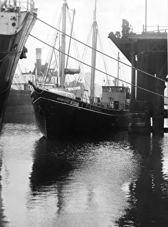 The 290 tons gross German three masted auxiliary schooner ship Anne Marie loading coal at The 290 tons gross German three masted auxiliary schooner ship Anne Marie loading coal at