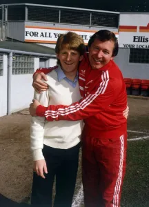 Aberdeen manager Alex Ferguson with arms around Gordon Strachan 1985 Aberdeen manager Alex Ferguson with arms around Gordon Strachan 1985