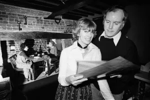 Mirror/1000to1099 01020/actor kenneth cope wife renny restaurant called Mirror/1000to1099 01020/actor kenneth cope wife renny restaurant called