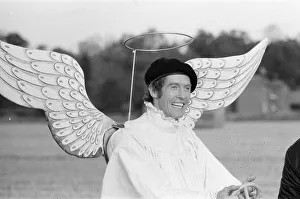 Mirror/0600to0699 00612/actor michael crawford pictured filming christmas Mirror/0600to0699 00612/actor michael crawford pictured filming christmas