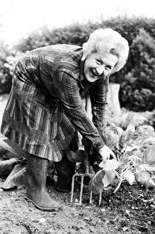 Actress Molly Sugden at home in her garden. 12th November 1977 Actress Molly Sugden at home in her garden. 12th November 1977