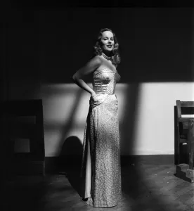 Actress Peggy Cummins. October 1952 C5200-001 Actress Peggy Cummins. October 1952 C5200-001