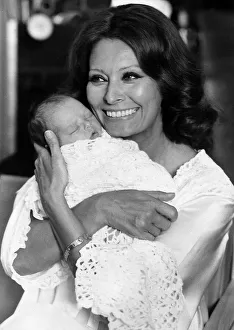 Actress Sophia Loren with baby Anita Cookson in August 1980 Actress Sophia Loren with baby Anita Cookson in August 1980