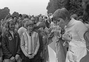 Images Dated 27th June 1970: Actress Wendy Craig paid a visit to Warwick to open the Emscote Lawn School Elizabethan