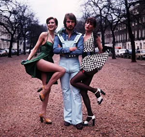 Alan Hudson Football player for Chelsea poses with models Renate & Cindy Alan Hudson Football player for Chelsea poses with models Renate & Cindy