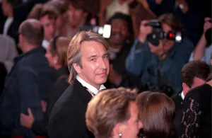 ALAN RICKMAN ARRIVING AT THE PREMIERE OF SUNSET BOULEVARD AT THE ADELPHI THEATRE - 1993 ALAN RICKMAN ARRIVING AT THE PREMIERE OF SUNSET BOULEVARD AT THE ADELPHI THEATRE - 1993