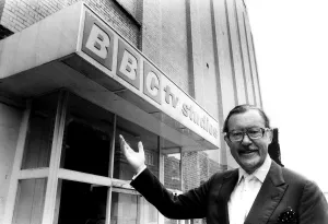 Alan Wicker TV presenter - August 1982 outside the BBC TV Studios A©Mirrorpix Alan Wicker TV presenter - August 1982 outside the BBC TV Studios A©Mirrorpix