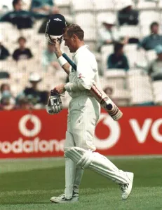 Alec Stewart England cricket team captain July 1998 Acknowledges the applause as he Alec Stewart England cricket team captain July 1998 Acknowledges the applause as he