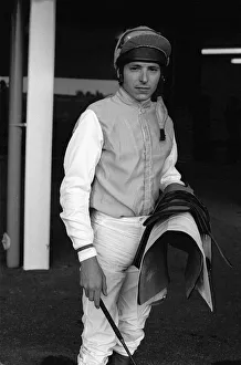 Mirror/0300to0399 00393/american jockey steve cauthen carrying saddle Mirror/0300to0399 00393/american jockey steve cauthen carrying saddle
