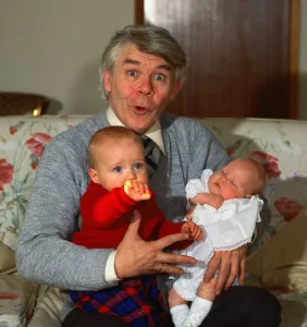 Andy Stewart singer December 1986 with grandchildren Kimberley Gordon and Brodie Munro Andy Stewart singer December 1986 with grandchildren Kimberley Gordon and Brodie Munro