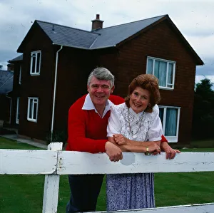 Andy Stewart singer January 1986 leaning over a fence at their home Andy Stewart singer January 1986 leaning over a fence at their home