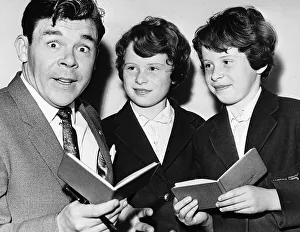 Andy Stewart singer signing autographs for twin girls Andy Stewart singer signing autographs for twin girls
