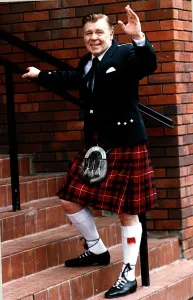 Andy Stewart singer waving going up steps Highland dress kilt Stewart of Bute tartan Andy Stewart singer waving going up steps Highland dress kilt Stewart of Bute tartan
